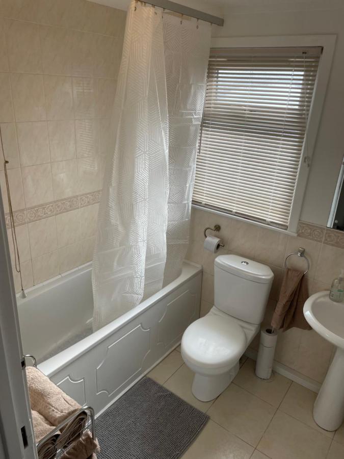 1-Bedroom Semi-Detached Chalet In Uddingston, Glasgow Екстер'єр фото