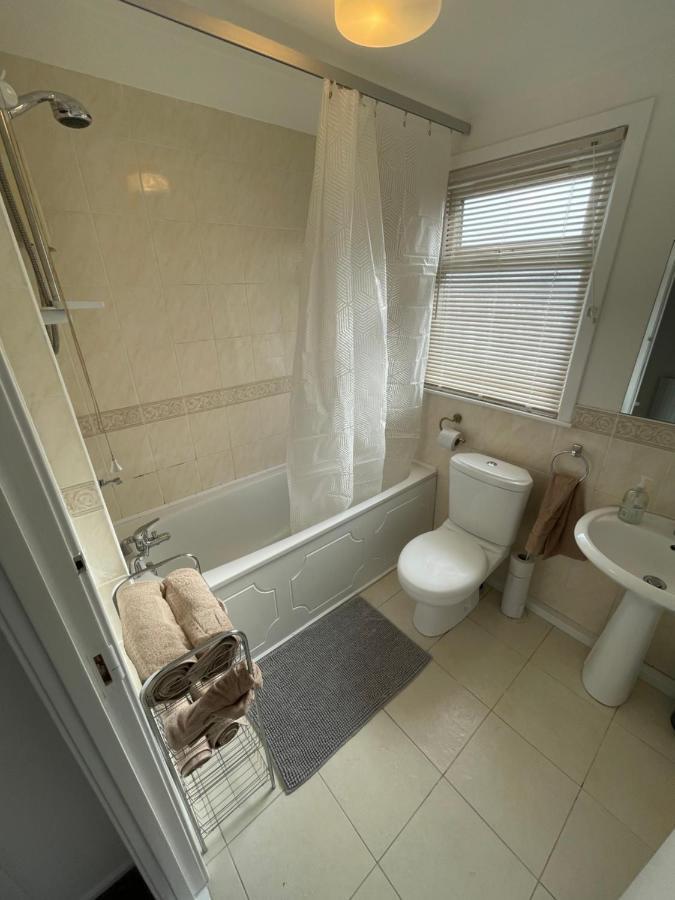 1-Bedroom Semi-Detached Chalet In Uddingston, Glasgow Екстер'єр фото